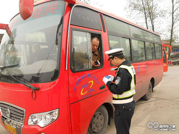 制止超載超速 乘客亦有責(zé)